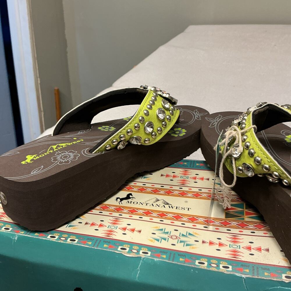 Montana West Women's Brown Flip Flops with Rhinestone Detail Size 7 NWT . 3431 - Picture 6 of 9